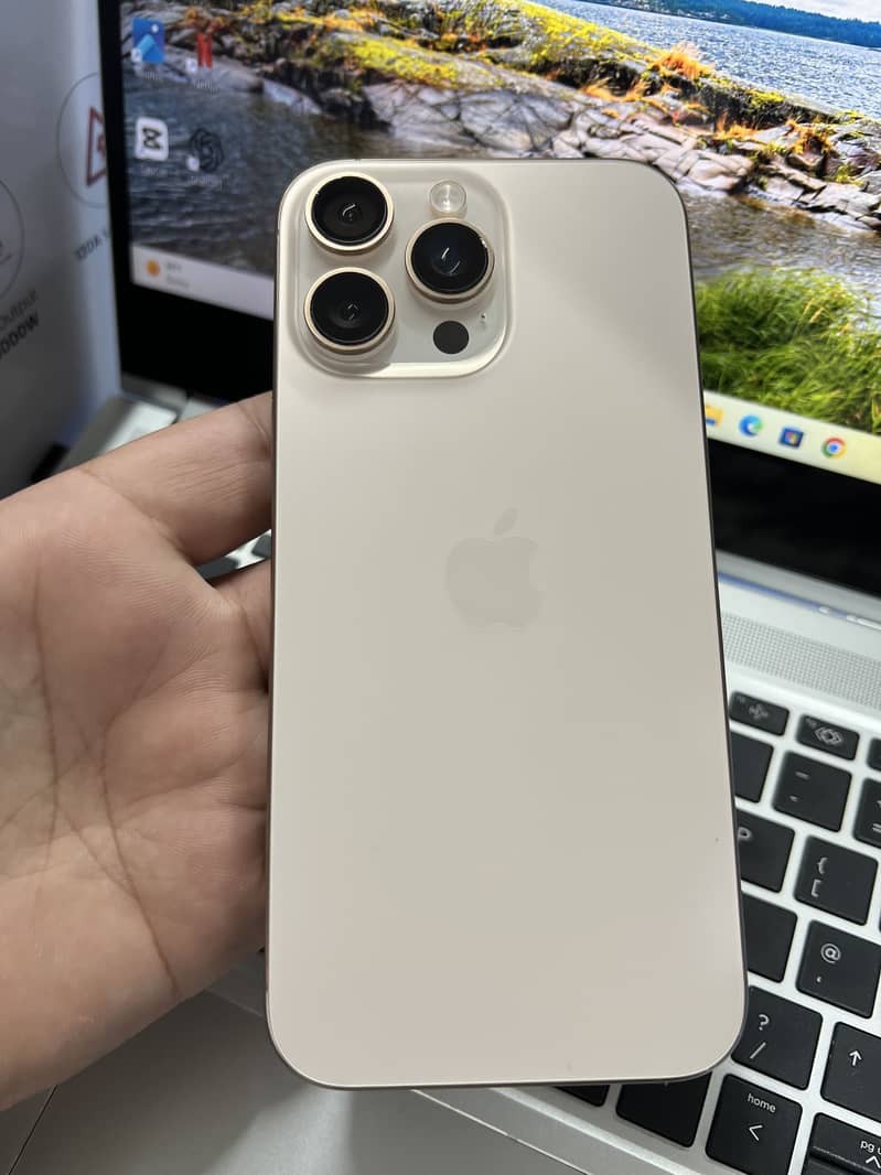Apple iPhone 16 Pro Max 0