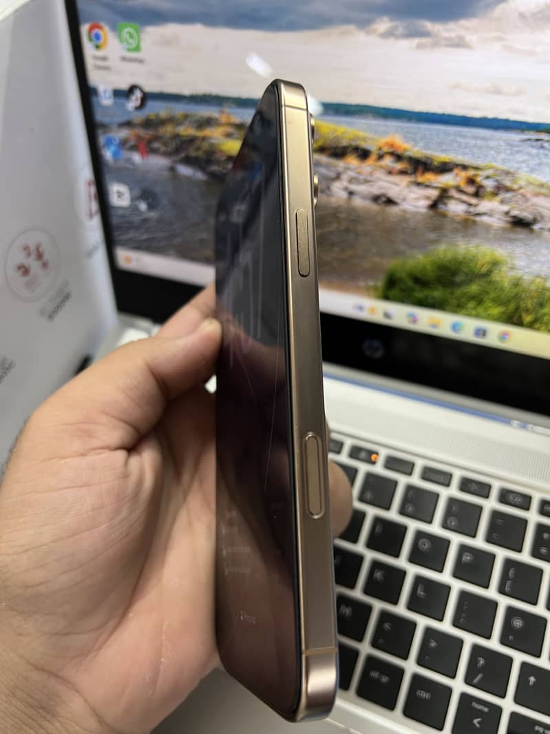Apple iPhone 16 Pro Max 3