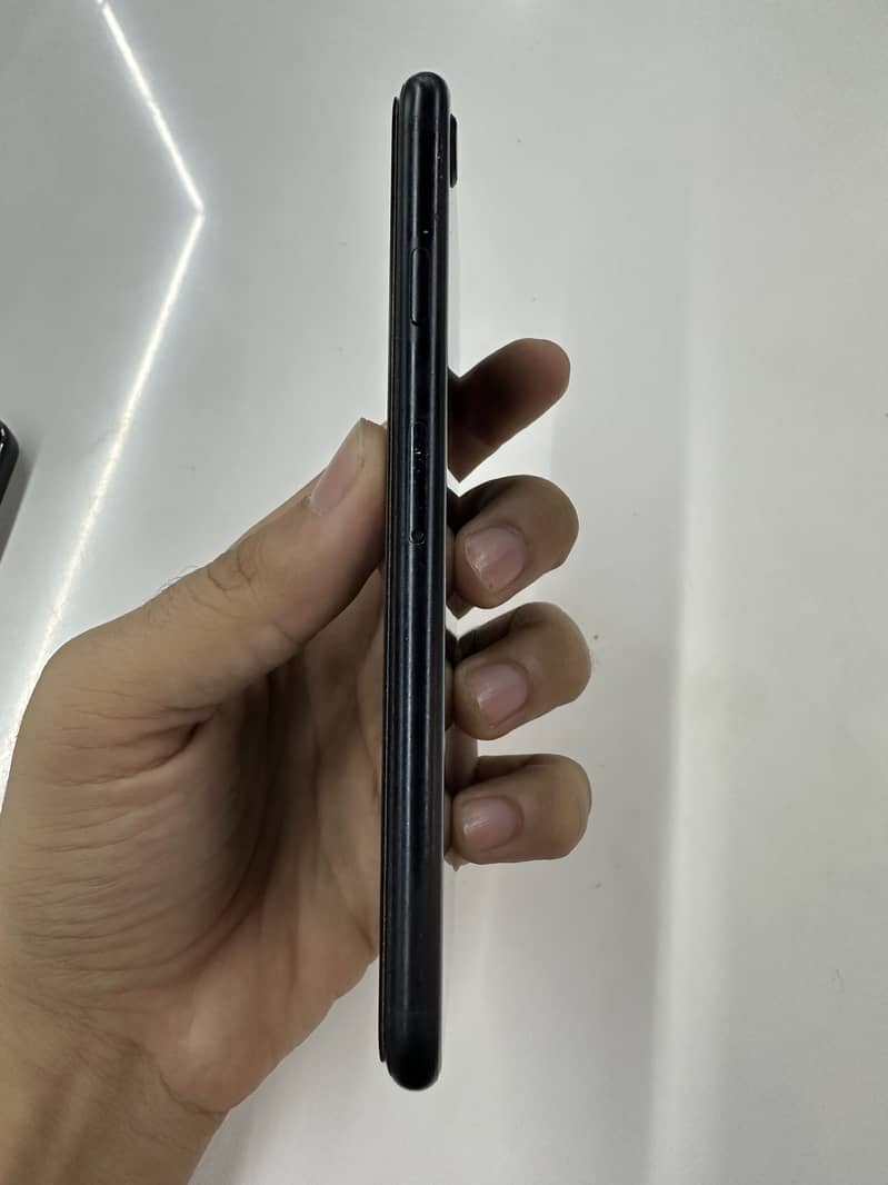 Apple iPhone SE 8