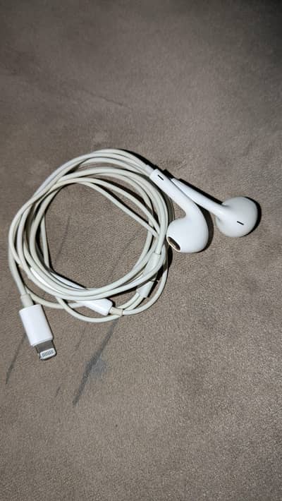 ORIGINAL APPLE HEADPHONES