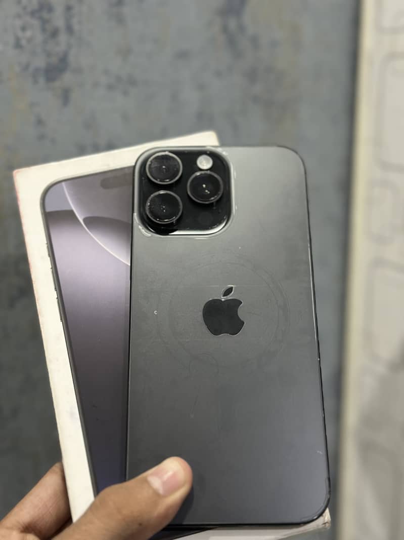 Apple iPhone 16 Pro Max 2