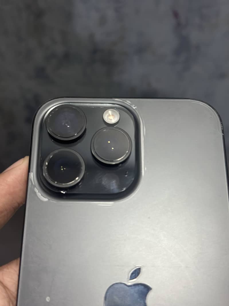 Apple iPhone 16 Pro Max 3