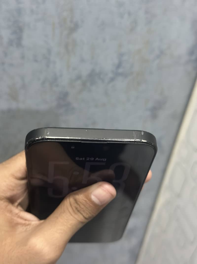 Apple iPhone 16 Pro Max 6