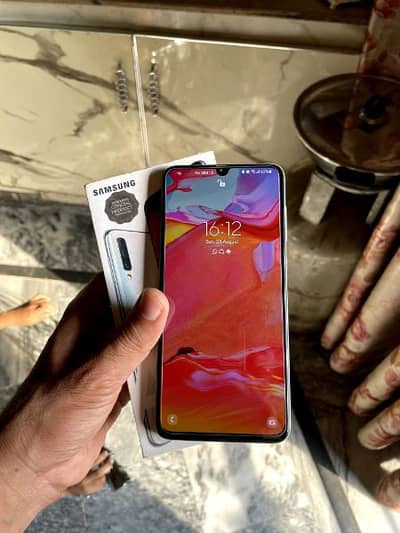 Samsung a70 with box charger 6GB 128GB all OK 03150815779