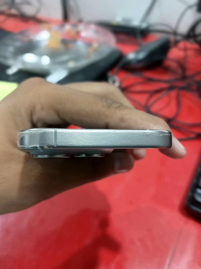Apple iPhone 15 Pro 3
