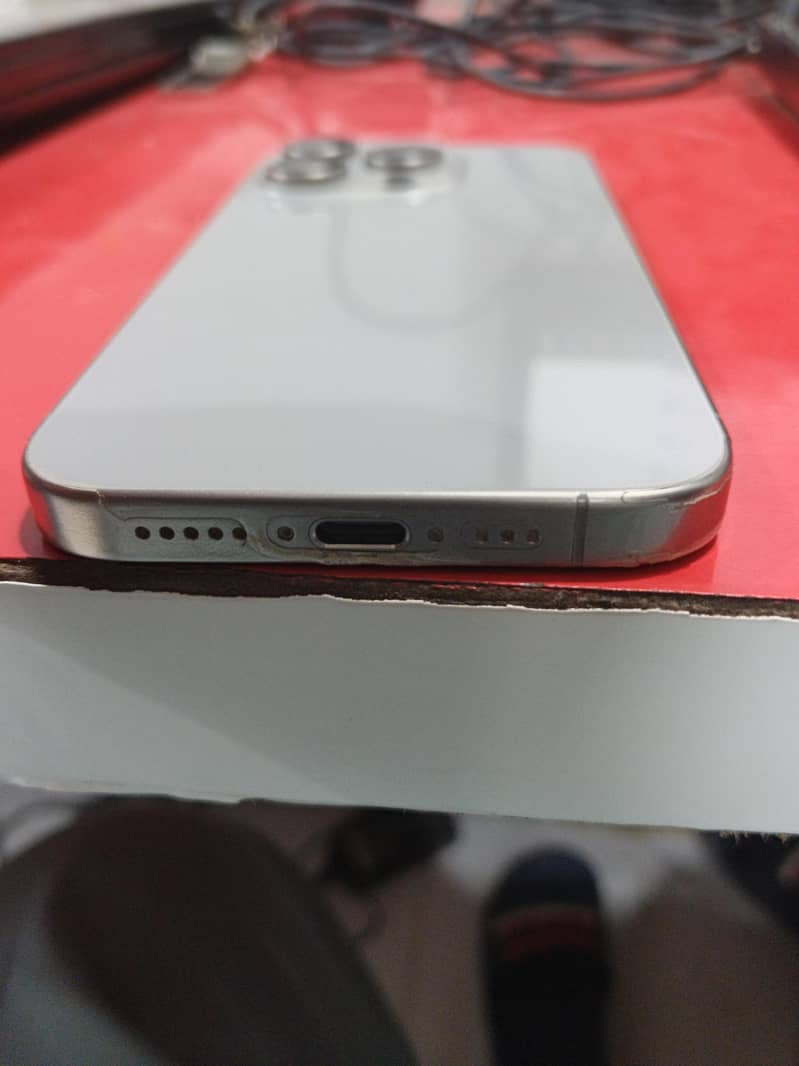 Apple iPhone 15 Pro 6