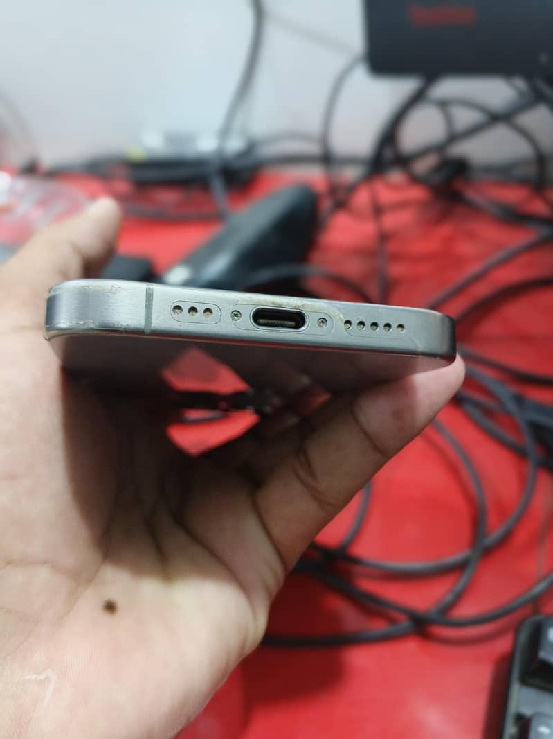 Apple iPhone 15 Pro 7