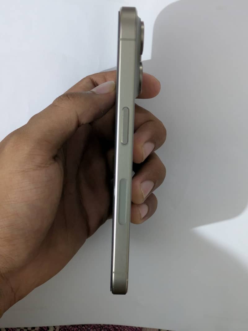 Apple iPhone 15 Pro 0