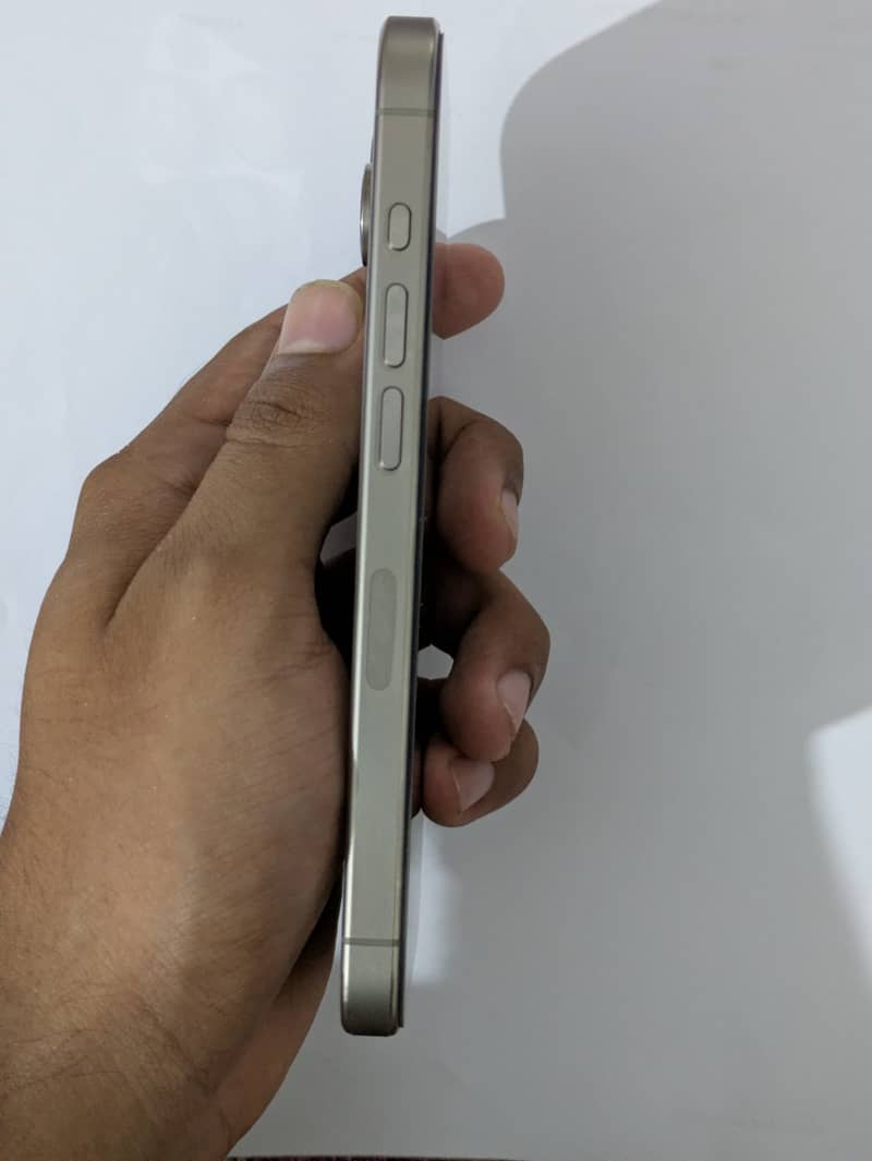 Apple iPhone 15 Pro 2