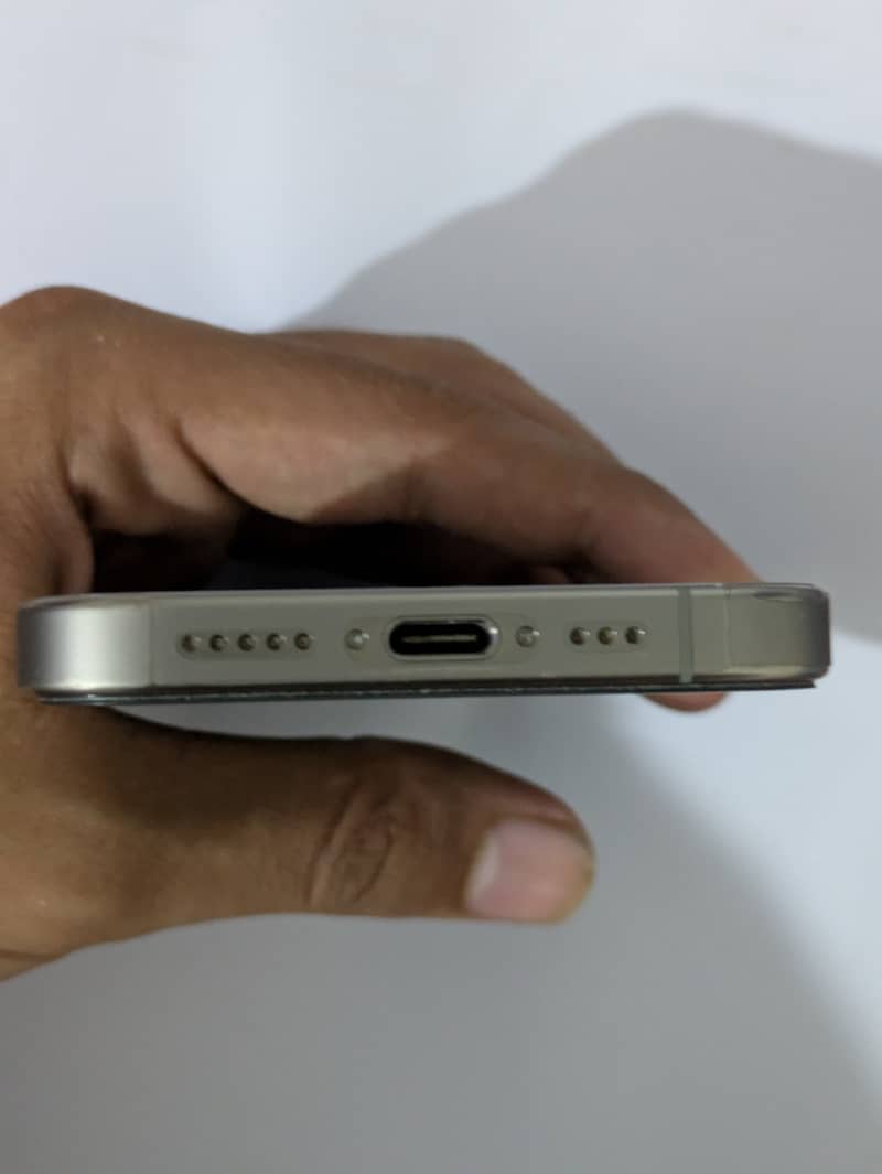 Apple iPhone 15 Pro 4