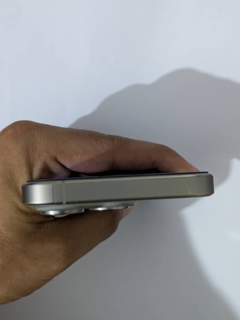 Apple iPhone 15 Pro 6