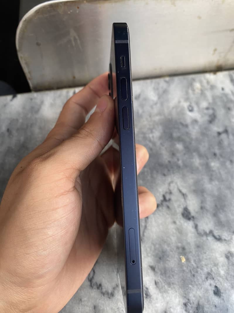 Apple iPhone 12 2