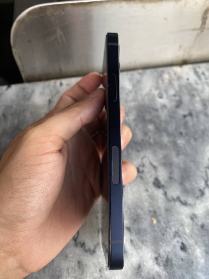 Apple iPhone 12 3