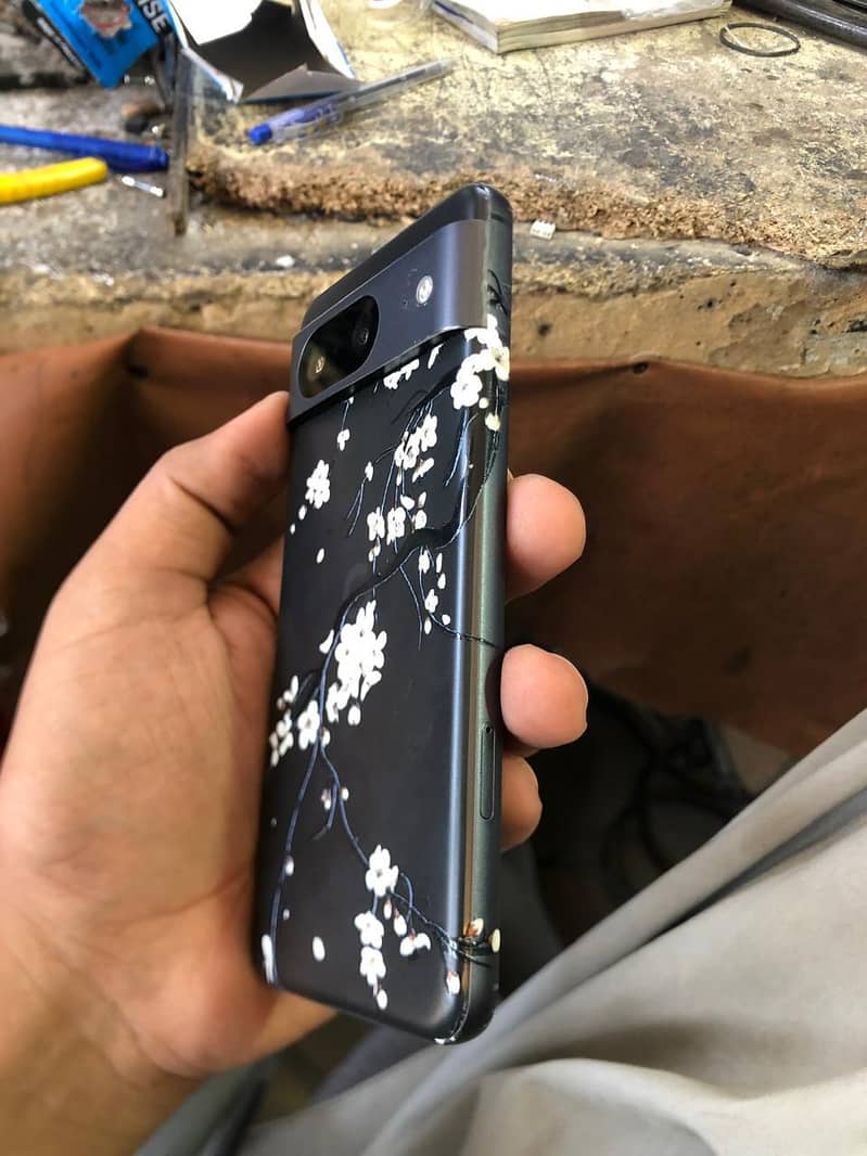 Google Pixel 8 4