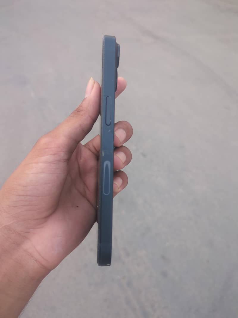 Apple iPhone 13 1
