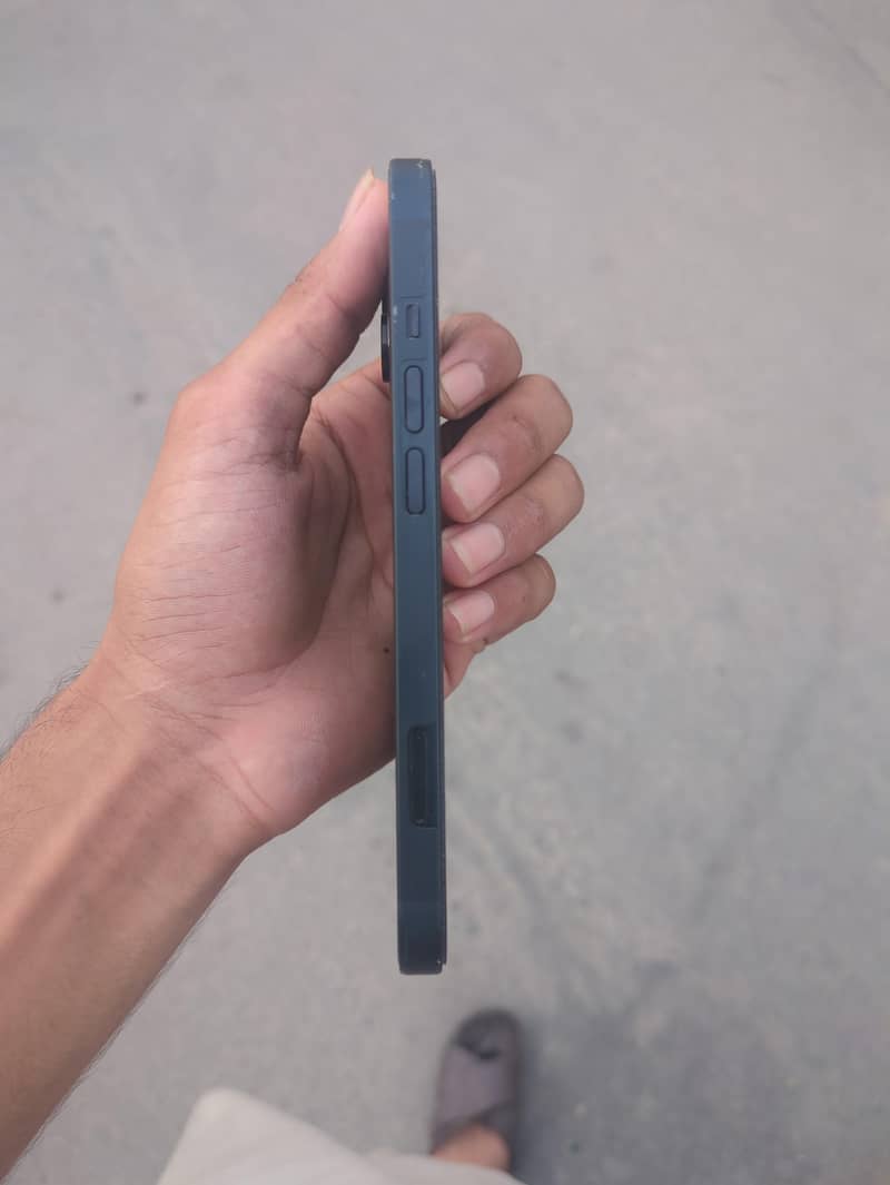 Apple iPhone 13 2