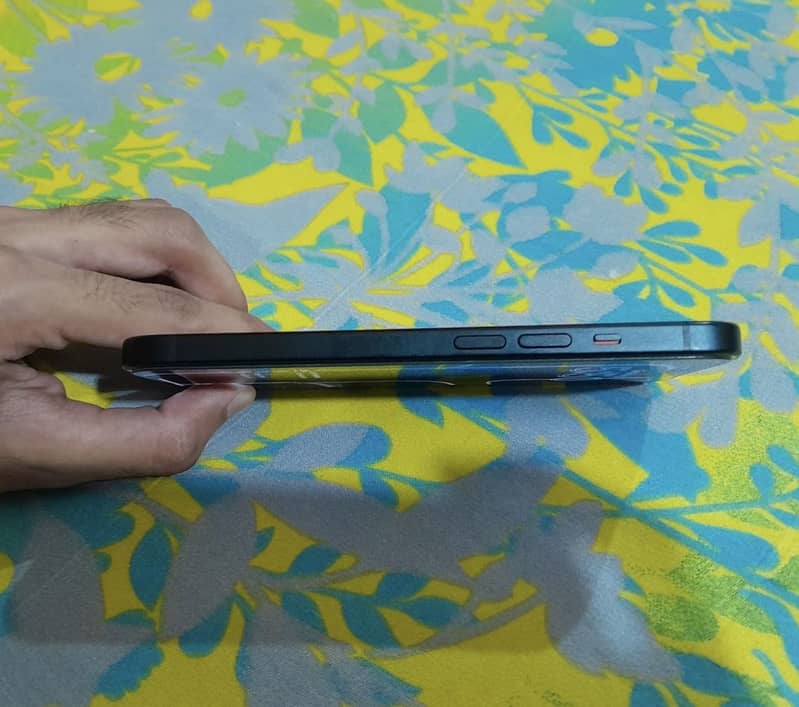 Apple iPhone 15 4