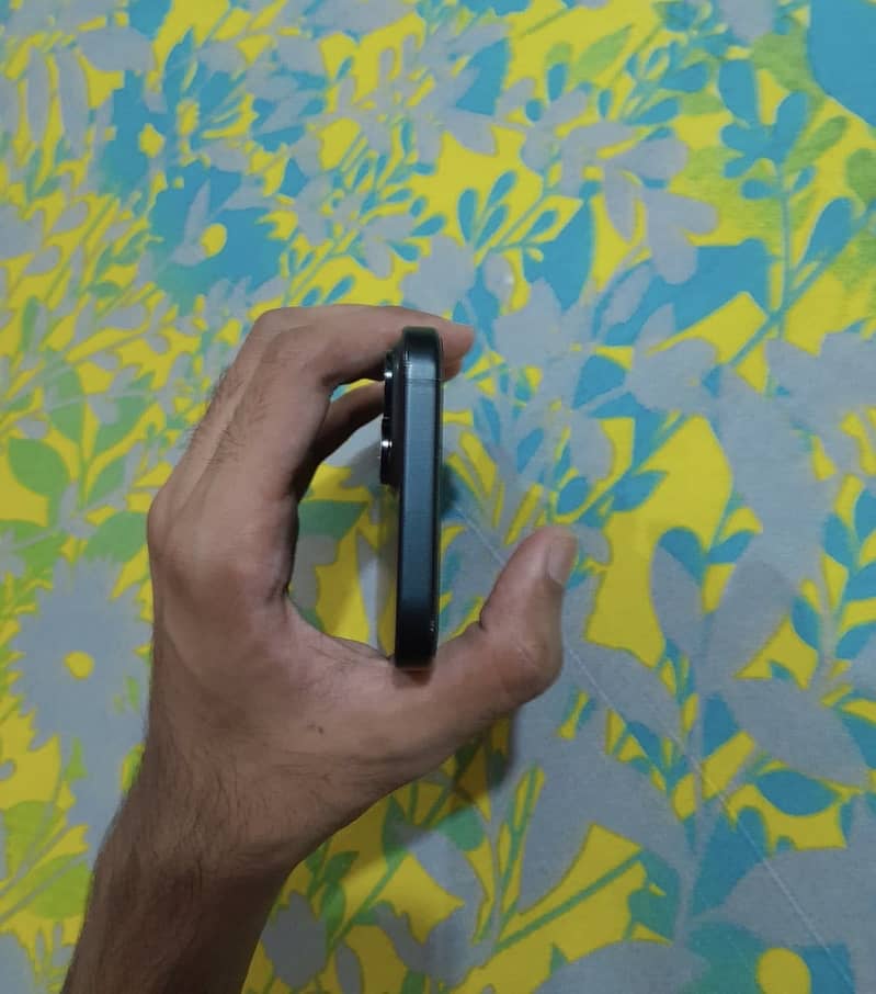 Apple iPhone 15 6