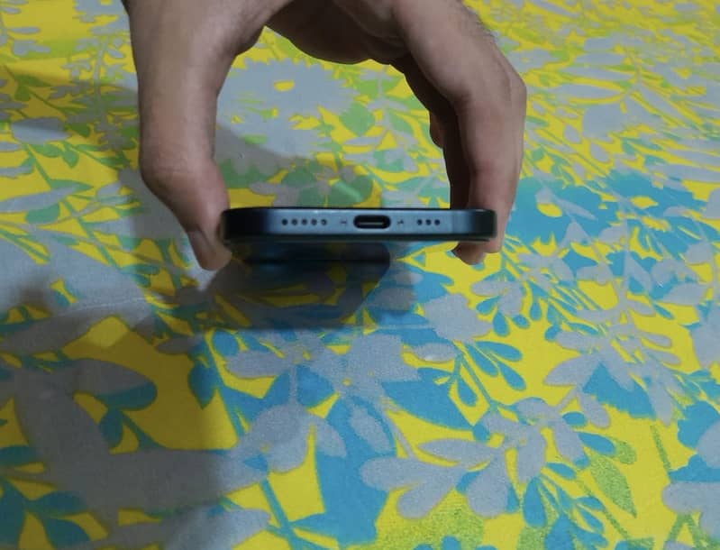 Apple iPhone 15 7