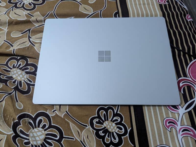 Microsoft surface laptop 2 1