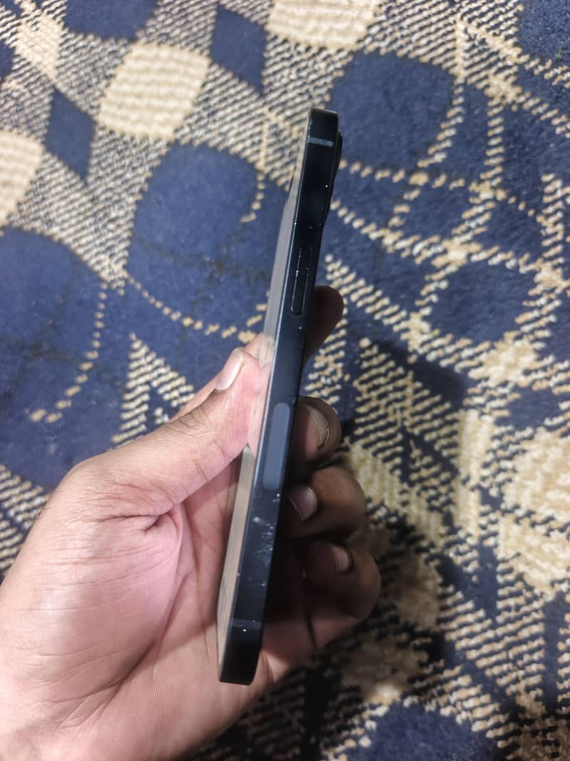 Apple iPhone 13 4