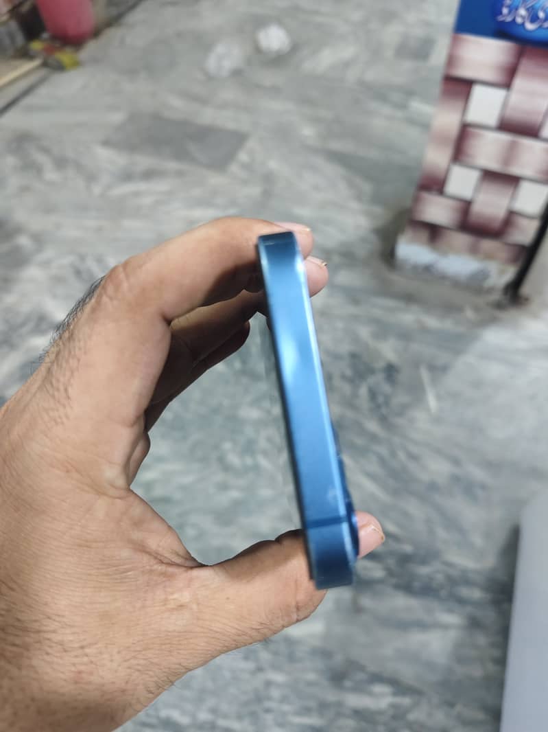 Apple iPhone 13 2