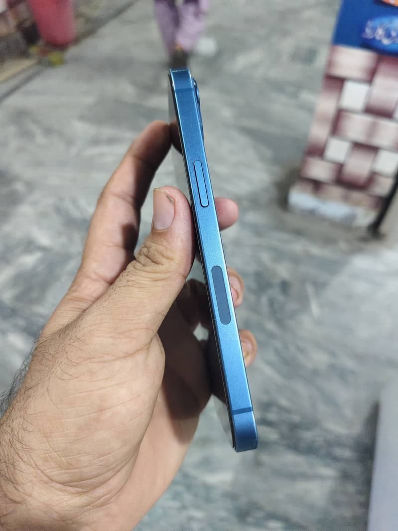 Apple iPhone 13 5