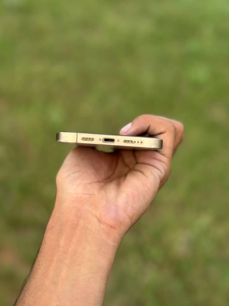 Apple iPhone 12 Pro Max 4