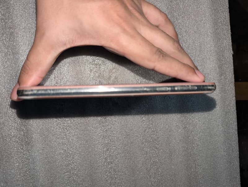 Sharp Aquos R1 3
