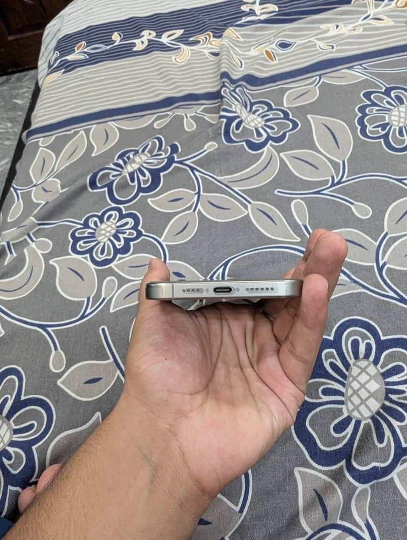 Apple iPhone 15 Pro Max 5