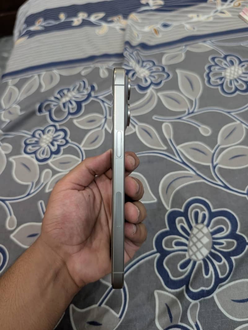 Apple iPhone 15 Pro Max 6