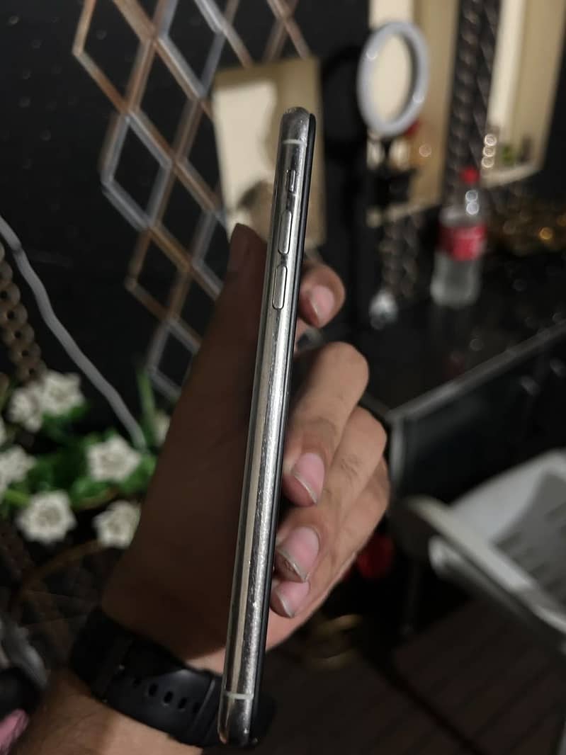 Apple iPhone 11 Pro Max 2