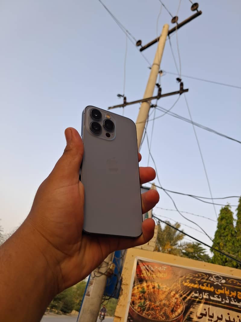 Apple iPhone 13 Pro 2