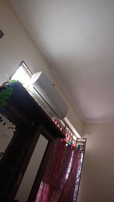 Selling used ac DC Haier inverter