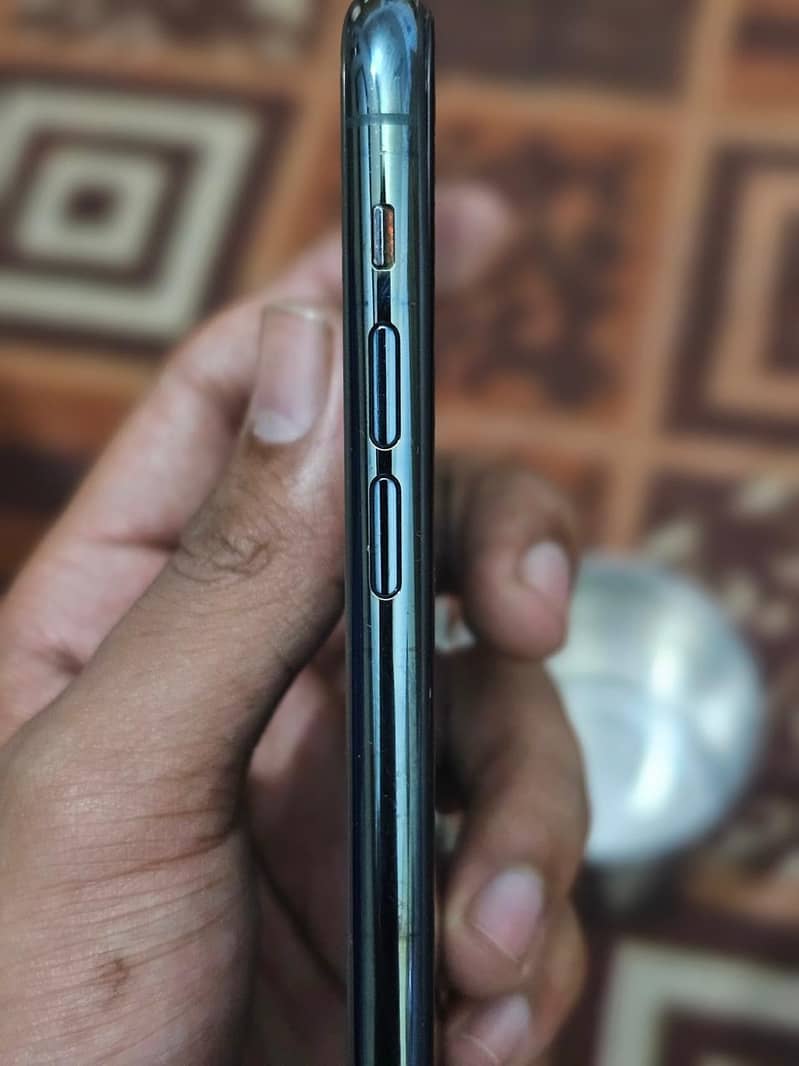 Apple iPhone 11 Pro 1