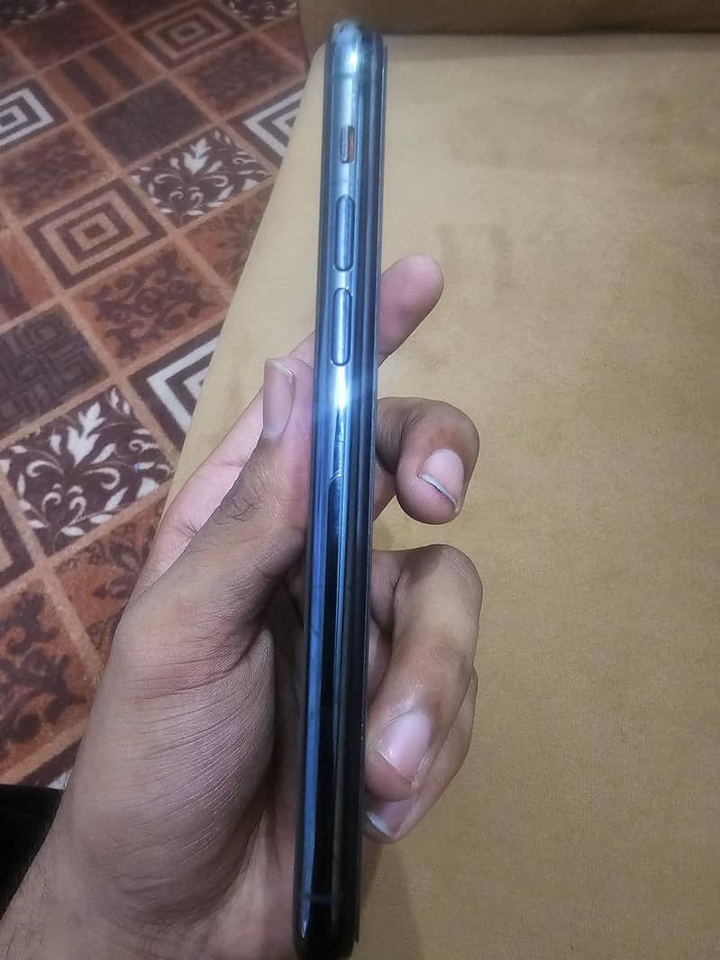 Apple iPhone 11 Pro 3