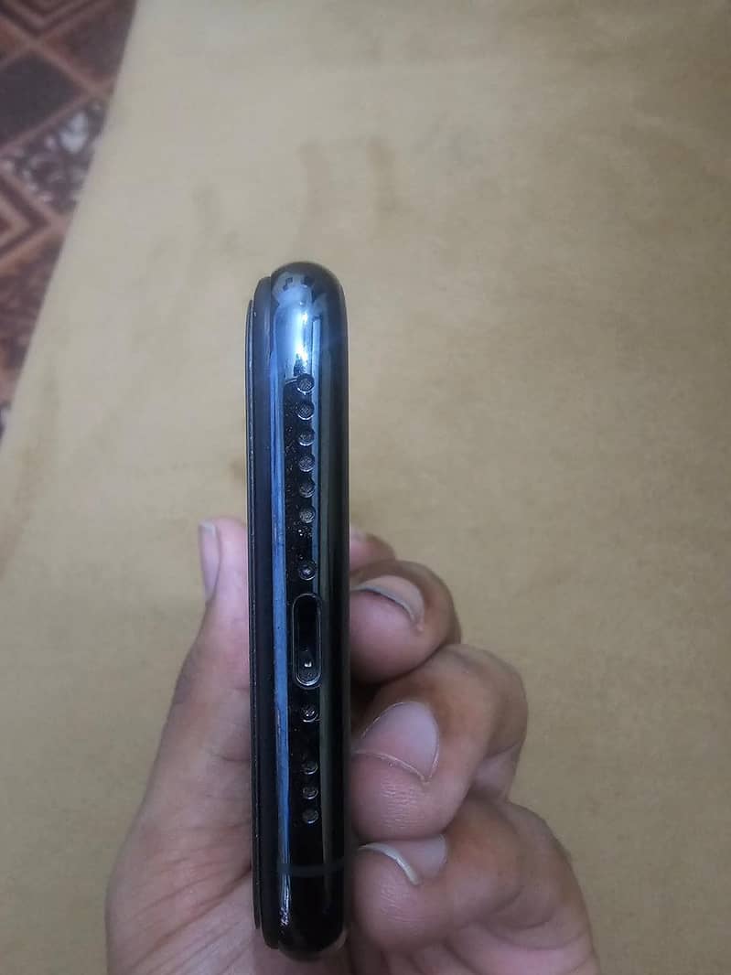 Apple iPhone 11 Pro 6