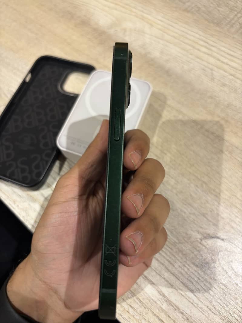 Apple iPhone 13 1