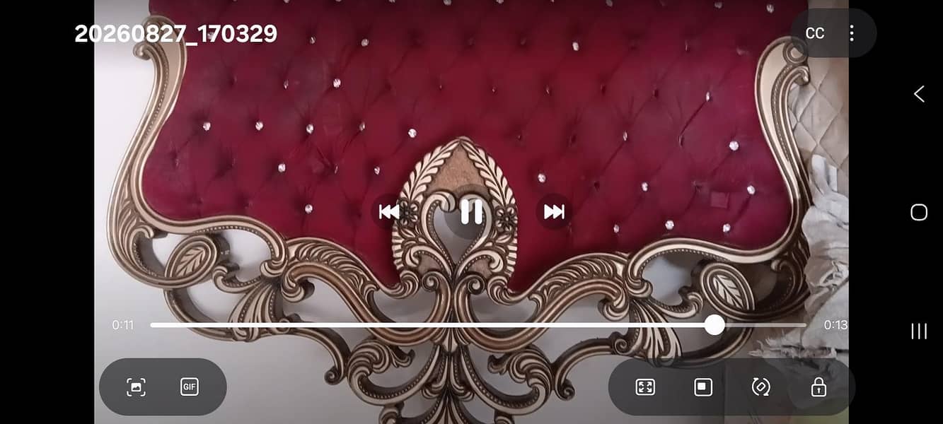 بیڈ کی بیک سائڈ 2عدد سائڈ ٹیبل اور ڈریسینگ ٹیبل 2عدد میڑ 5