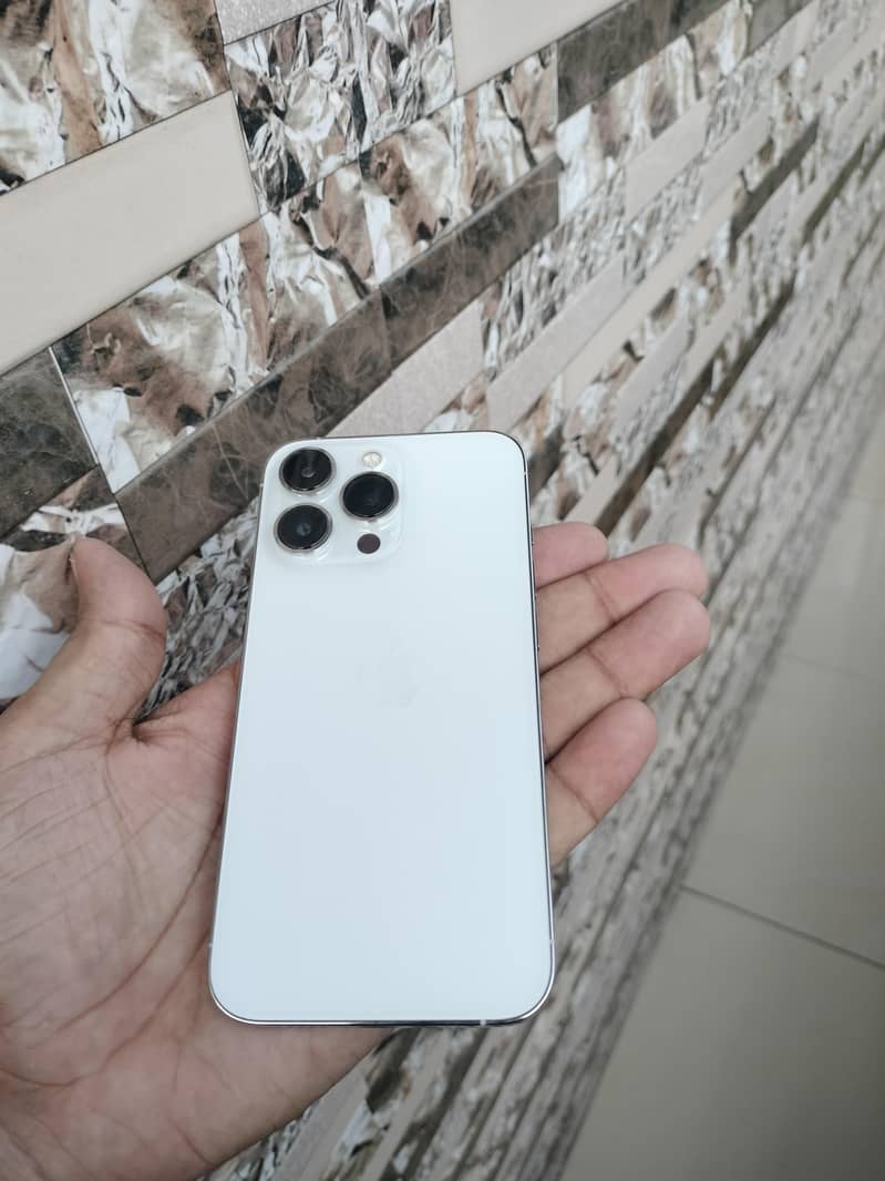 Apple iPhone 13 Pro 1