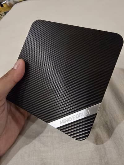 MINISFORUM UM690S MINI GAMING PC RYZEN 6900HX. 32GB DDR5  2TB 980 PRO