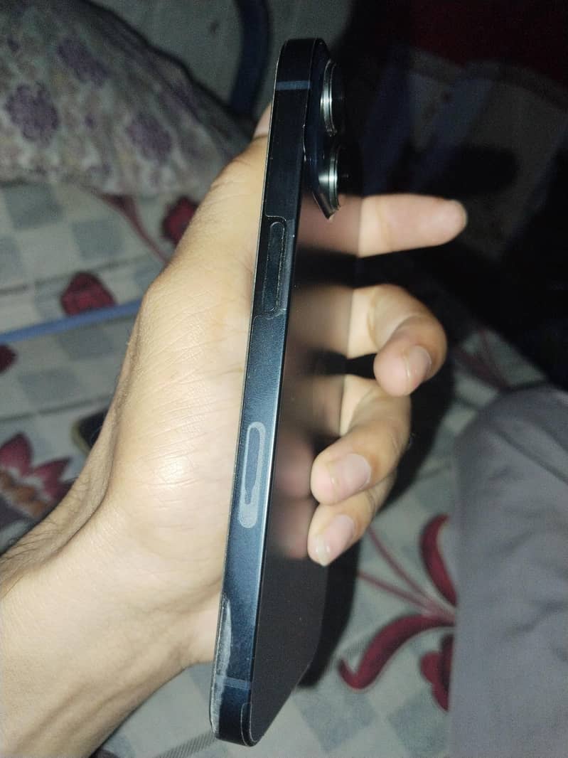 Apple iPhone 13 1