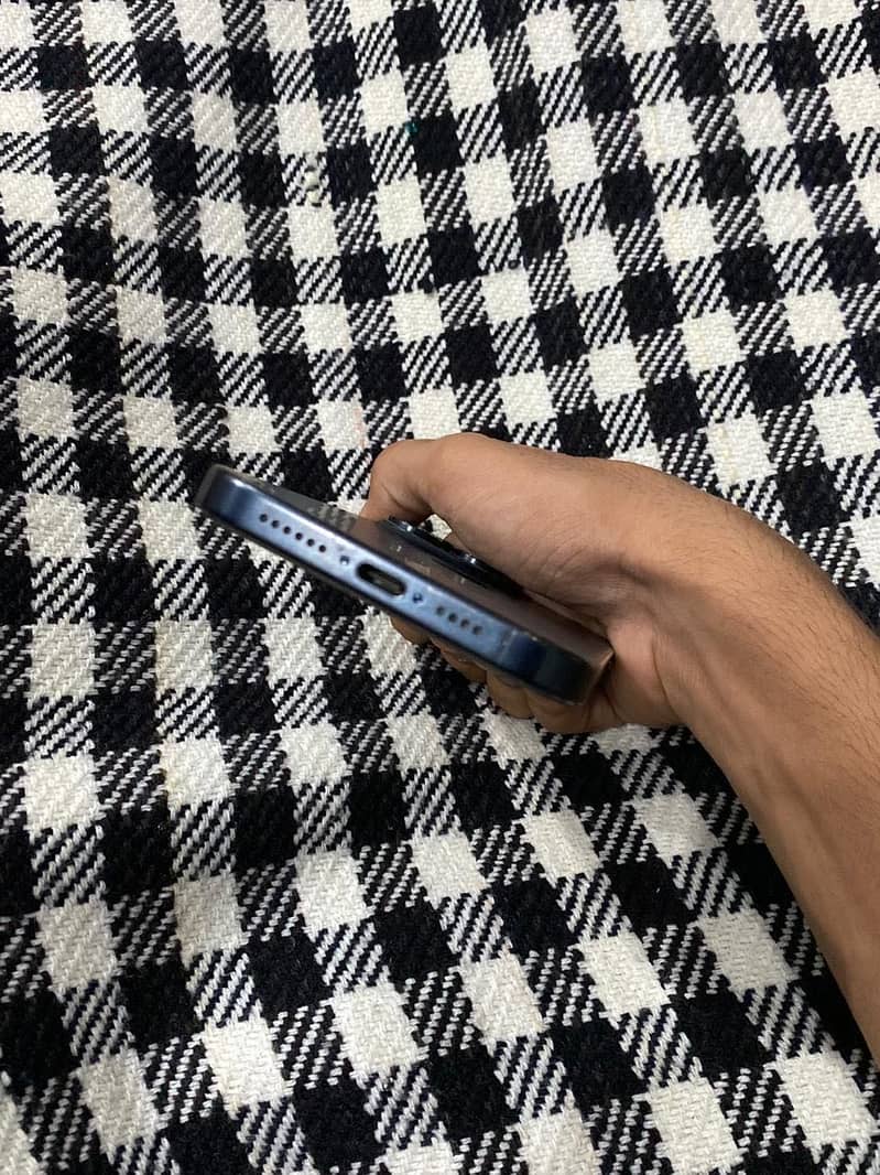 Apple iPhone 15 Pro Max 3