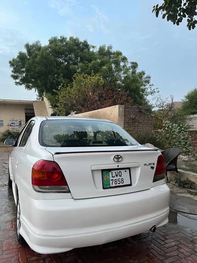 Toyota Platz 2003