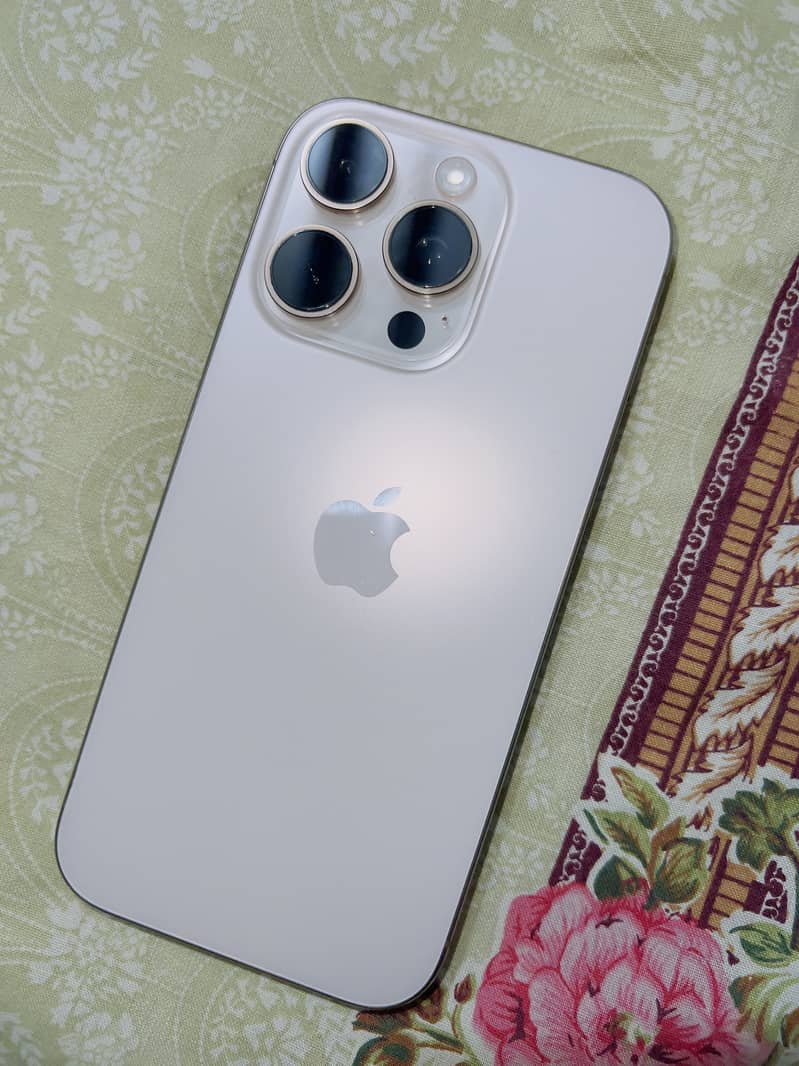 Apple iPhone 16 Pro 0