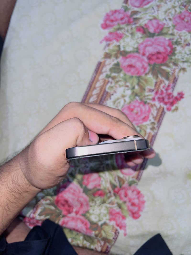 Apple iPhone 16 Pro 5