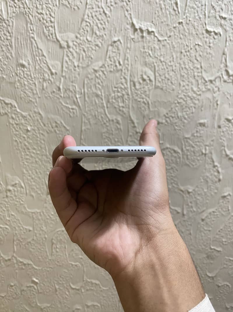 Apple iPhone 7 1