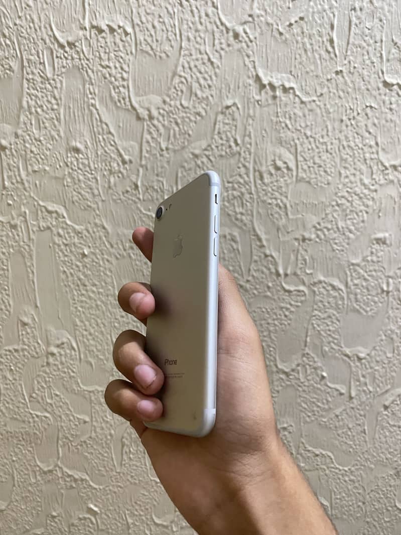 Apple iPhone 7 2