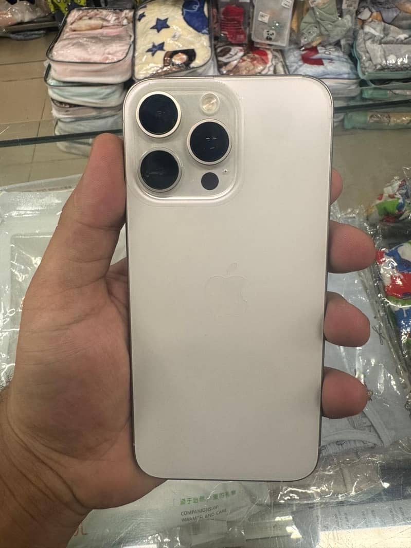Apple iPhone 15 Pro Max 3