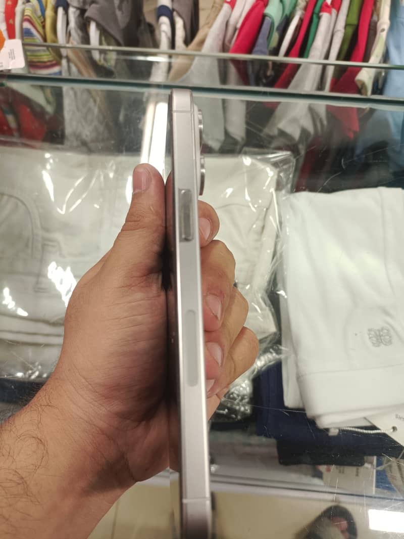 Apple iPhone 15 Pro Max 6